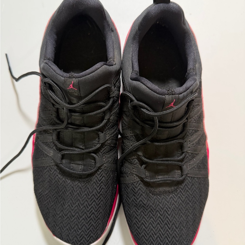 Jordan’s Deca Fly Black And Pink 7Y